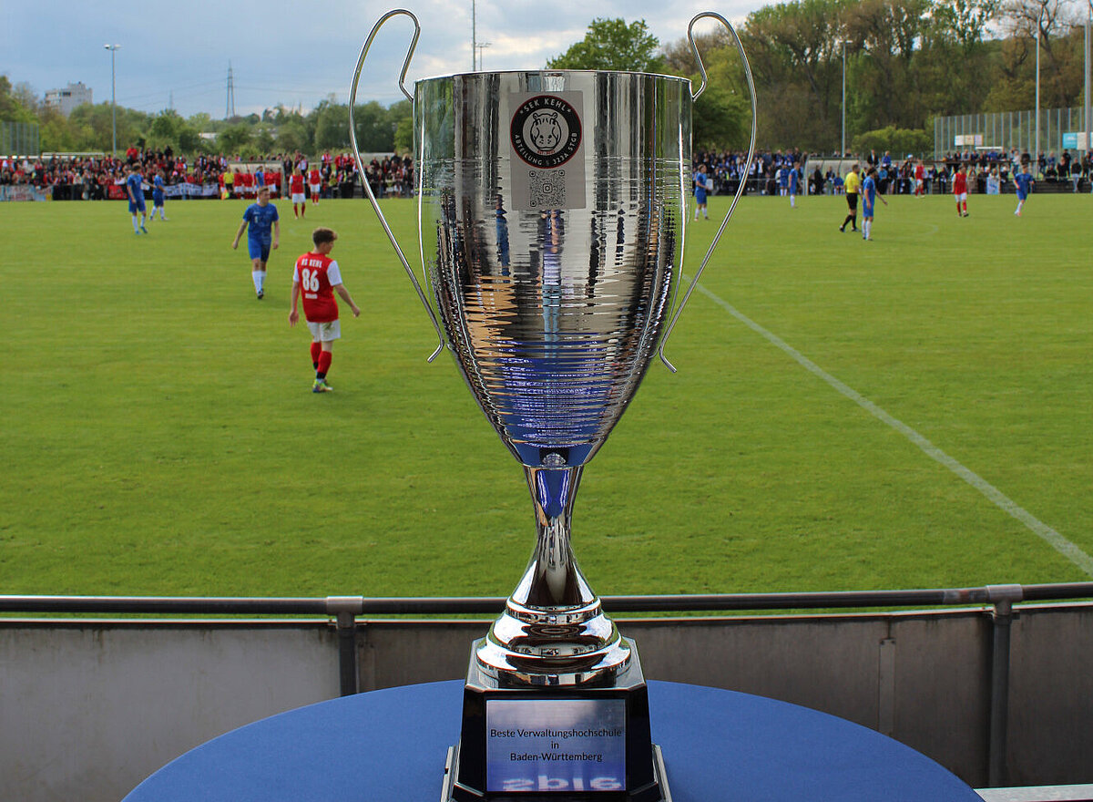 Wanderpokal der Hochschulen Kehl und Ludwigsburg für das "Kehlspiel".
