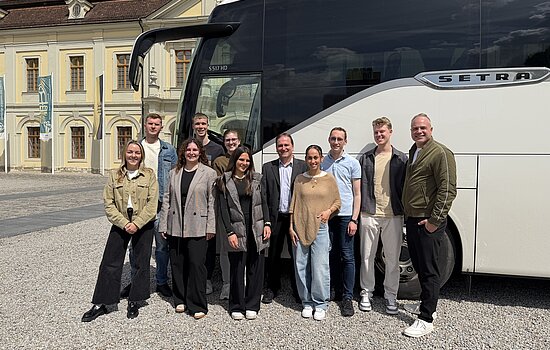 Gruppenbild der Fachprojektgruppe mit ihrem Betreuer
